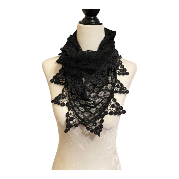 Accessories - Lace triangle scarf, Victorian, Goth, lightweight